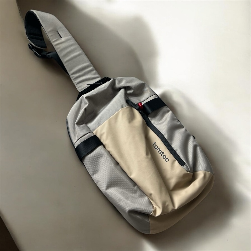 ⚪️TOMTOC: Men’s beige & gray NWOT crossbody travel sling bag w/compartments⚪️